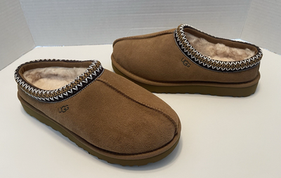 UGG Slippers. New without box.
NWOT Size 8 NWOT UGG TASMAN WOMEN main image 3