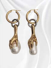 Authentic Burberry Gold Hoop Hand Baroque Pearl Drop Statement Earrings 8023583