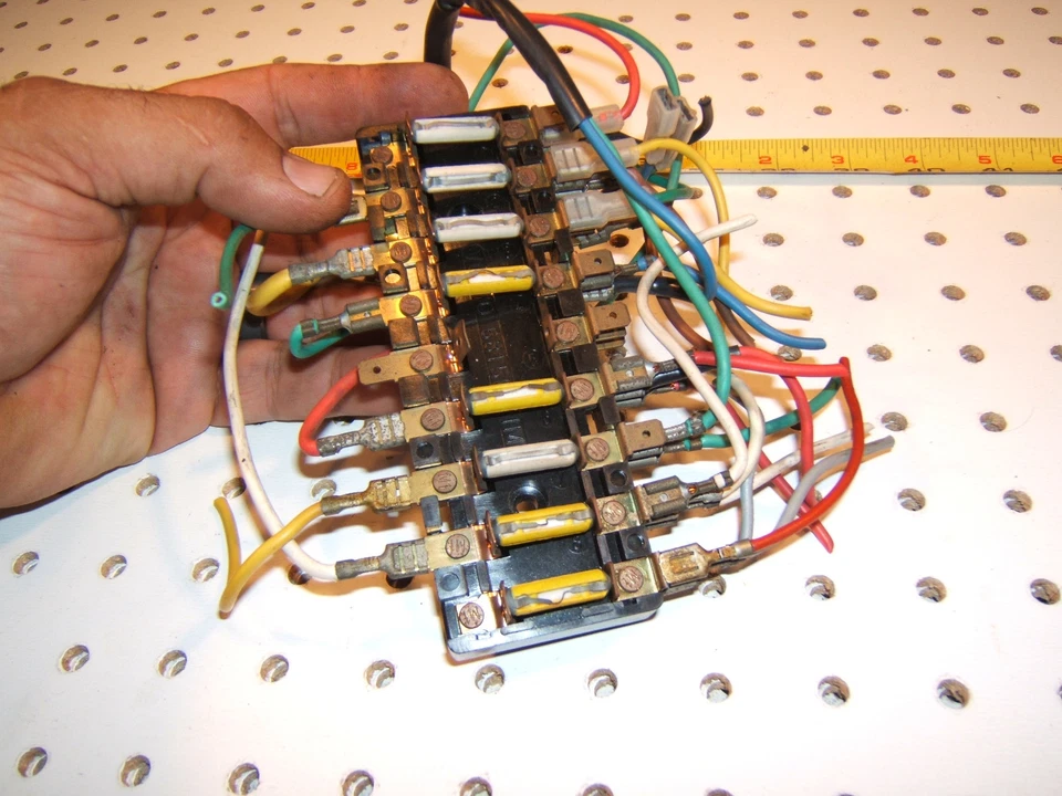 Volvo 144 1968 sedán bajo tablero centro EE. UU. fusible 1 panel y fusibles, 681502 IMP Foto 4 de 4