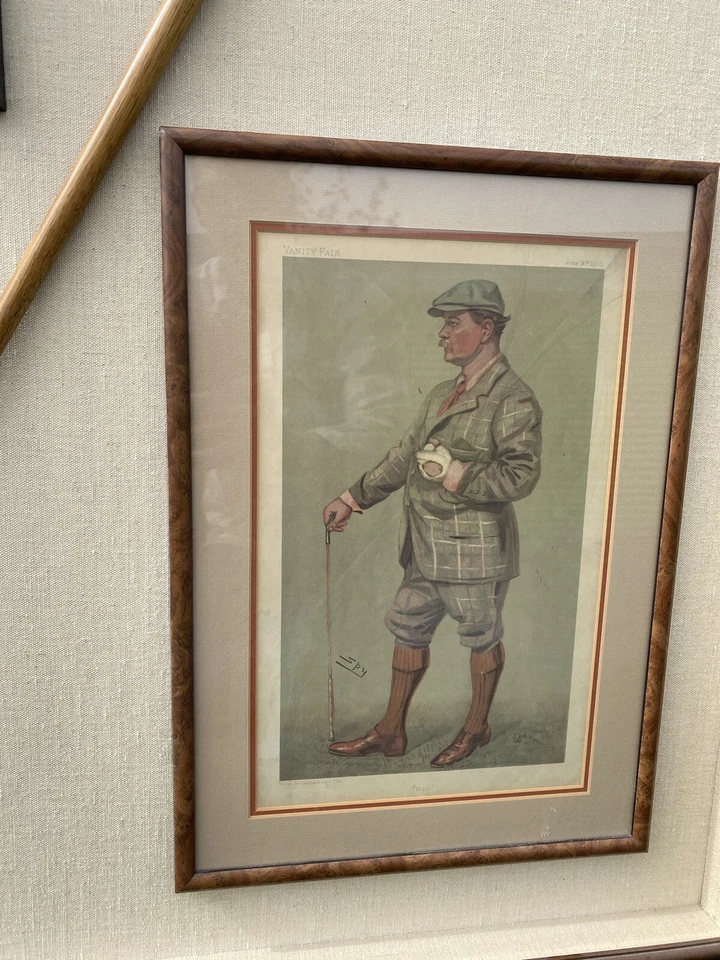 Expositor antiguo vintage enmarcado de club de golf con todos los artículos originales impresión espía Foto 4 de 4