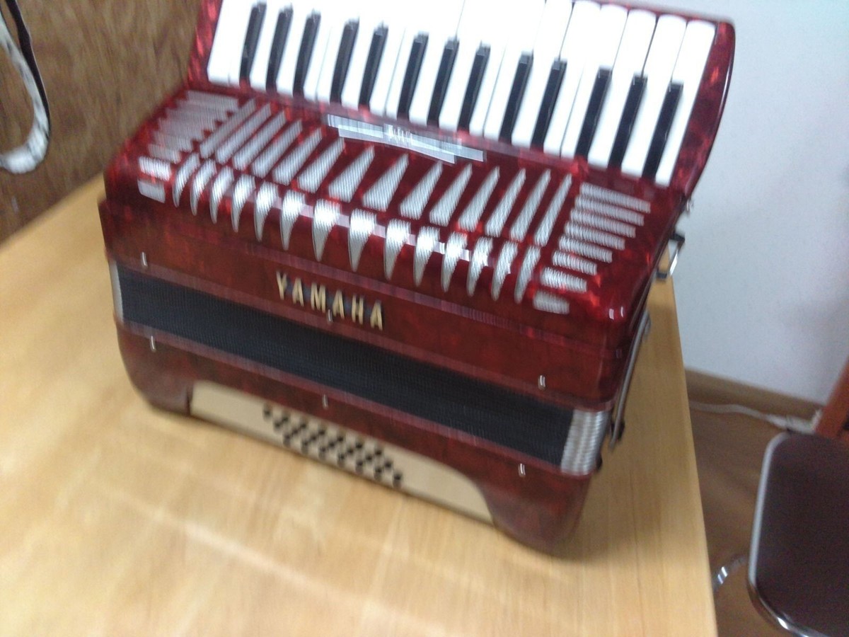 YAMAHA Accordion YA-21 Red 32 Keyboard 21 Bass with soft YAMAHA Accordion YA-21 Red 32 Keyboard 21 Bass with soft