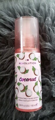Revolution  ''Coconut '' Hydrating Fixing  Spray Fixierspray  Make Up 100ml  Neu!