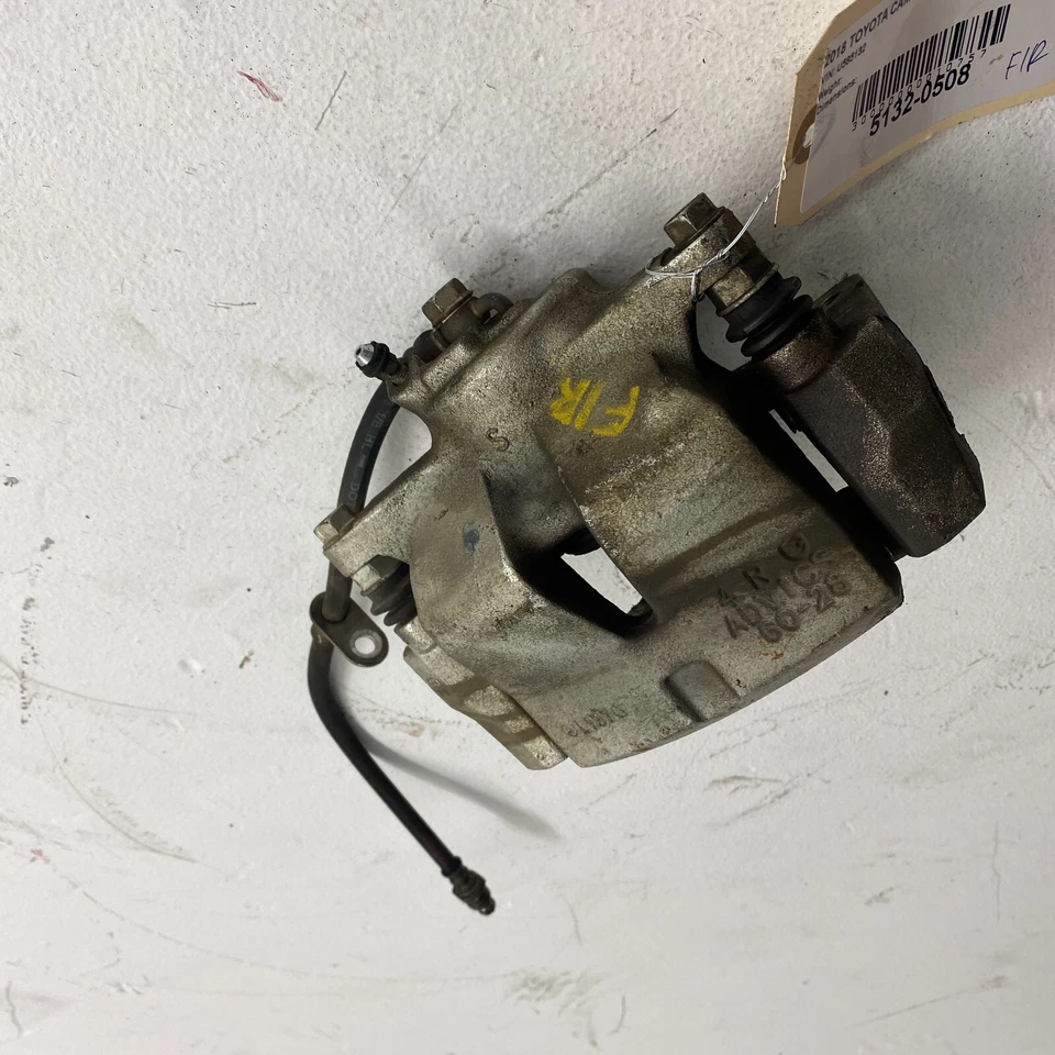 Pinza de freno de disco para pasajero delantero derecho ASSY TOYOTA CAMRY XSE 2018-2019 1 PIEZA Foto 3 de 4