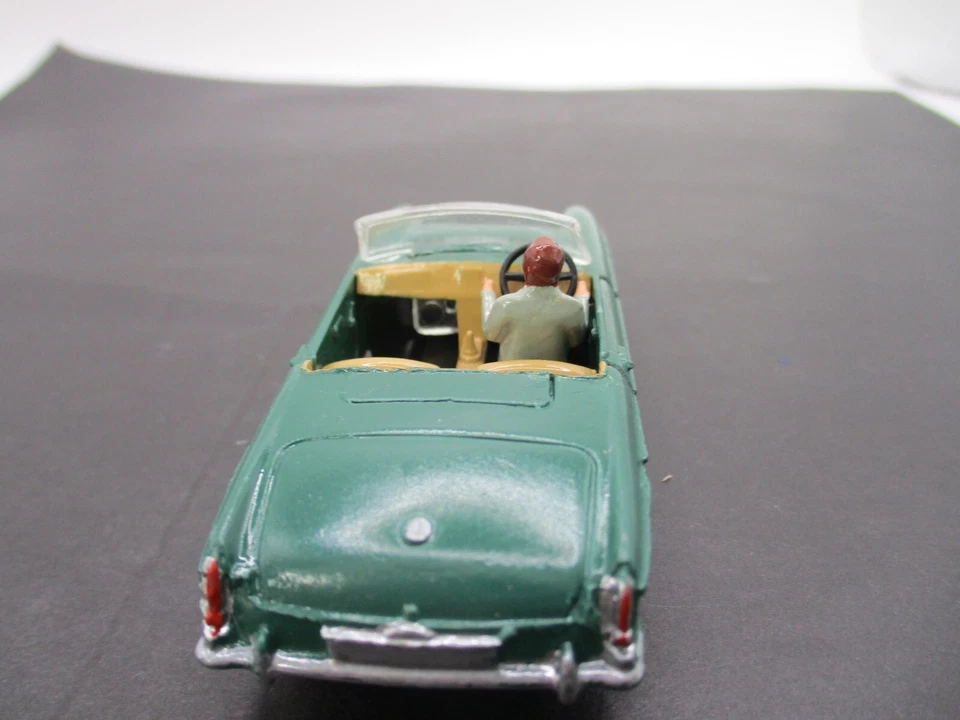 Dinky Toys #113-G MGB SPORTS CAR. RESTORED CODE3 BRITISH RACING GREEN, NEAT!! - Image 2 of 4