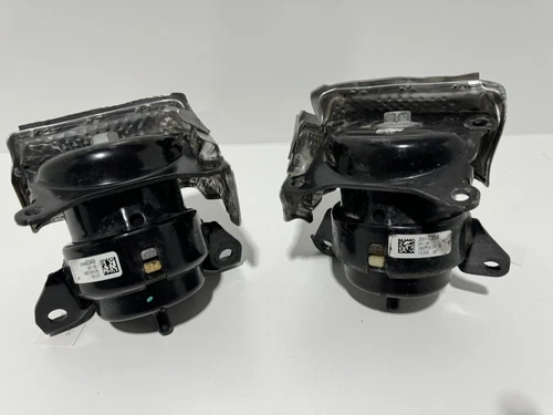 Genuine GM 23466349 Passenger Side Engine Mount for Chevrolet Cadillac GMC 15-20 - Picture 1 of 1