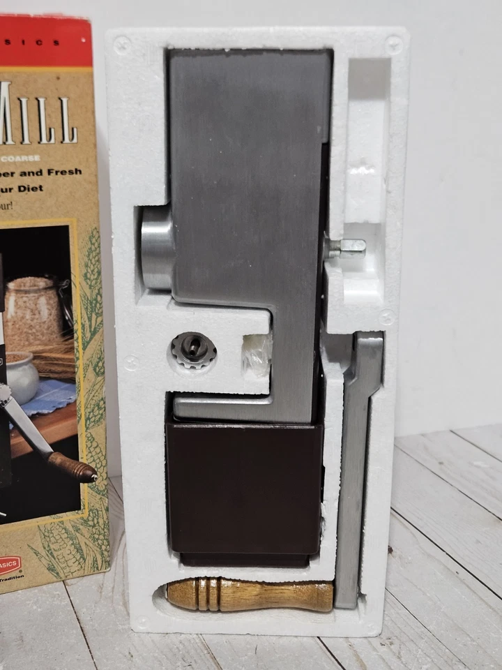 Molino de grano manual vintage Back To Basics fino a grueso nuevo caja abierta Foto 3 de 4