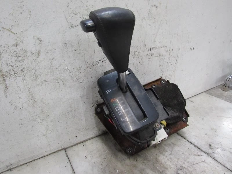 1999 TOYOTA LAND CRUISER FLOOR GEAR SHIFTER - Image 2 of 4