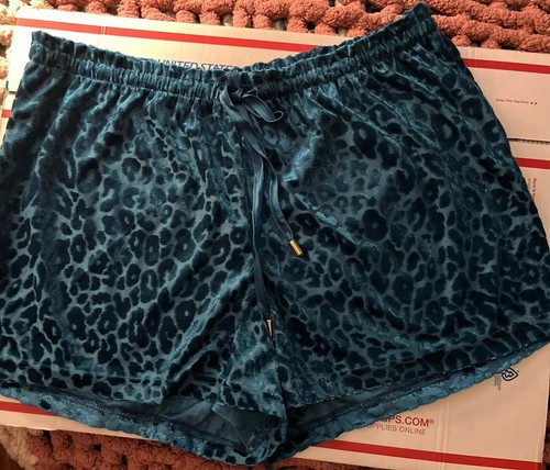 BCBGMAXAZRIA Women’s L Semi-Sheer Allover Lace Sleep Shorts Emerald Green NEW - Picture 6 of 12