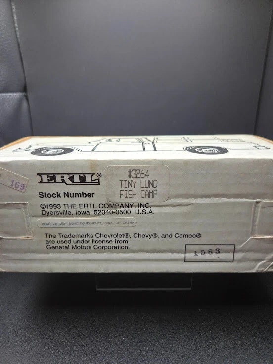 Tiny Lund Fish Camp 1955 camioneta pickup banco 1993 ERTL 1:25 Foto 4 de 4
