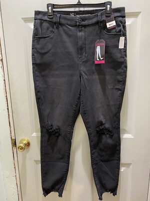 New!No Boundaries Super High Rise Cozy Curvy Destructed Jean. Size Juniors 17.