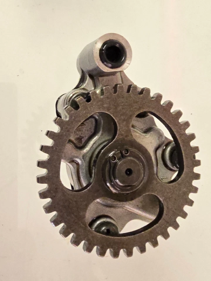 2004 YAMAHA TTR250 Engine Motor Oil Pump Assembly TTR ttr 250 99-06 - Image 4 of 4