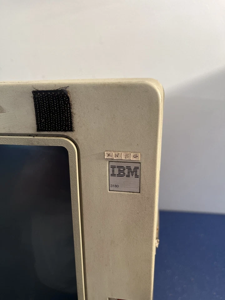 Vintage IBM 3180 1 Terminal CRT Monitor Digital Display | FOR PARTS AS IS - Image 2 of 4