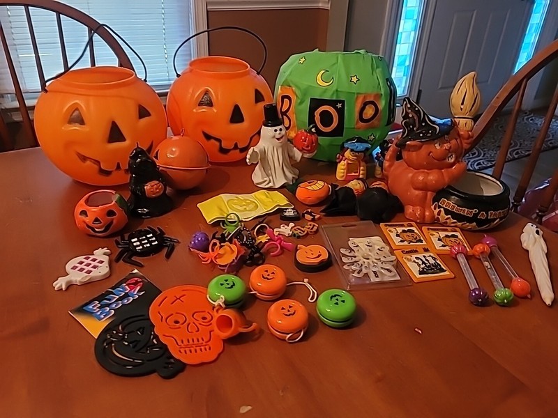  Halloween Trinkets Pumpkin Ghost Black Cat Candle Vintage Jack-o-lantern candy 