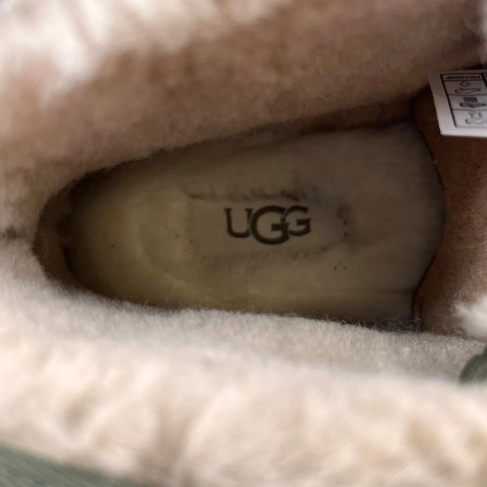 Botas clásicas de gamuza UGG Neumel talla 10 oliva con cordones forradas de piel de oveja Foto 2 de 4