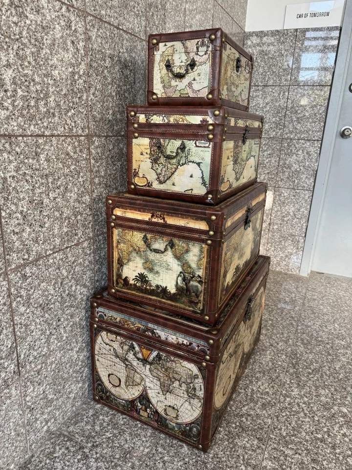 Antiguo juego de baúl de almacenamiento de mapas del Viejo Mundo Foto 2 de 4