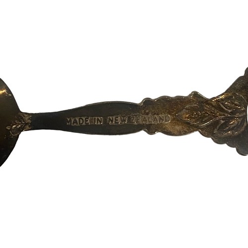 Vintage NEW ZEALAND 4.75" Ornate Enamel Souvenir Teaspoon Spoon KIWI BIRD - Picture 6 of 6
