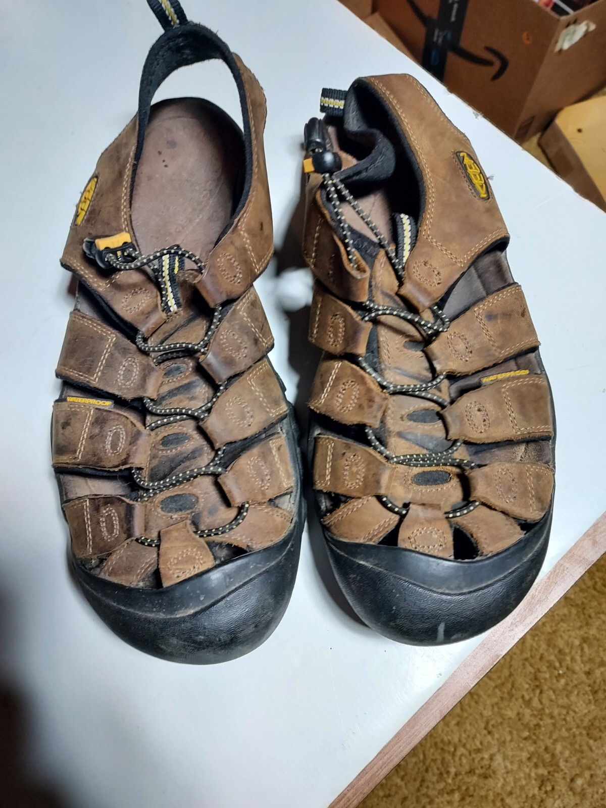 Sandali da trekking Keen Newport da uomo impermeabili in pelle marrone bisonte 1001870 US 13