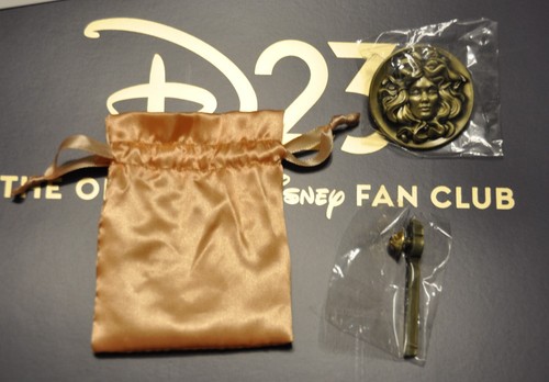 Disney D23 Gold Member 2024 Confezione Regalo Personaggio Magia e Mistero e Topolino - Foto 12 di 12