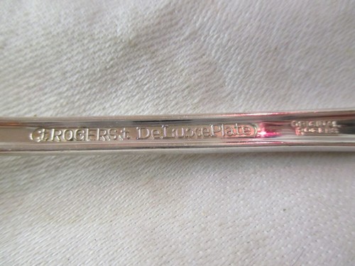Vintage 1941 IS Rogers Deluxe Original Silver plate Grill Fork Precious (SS) - Picture 3 of 4
