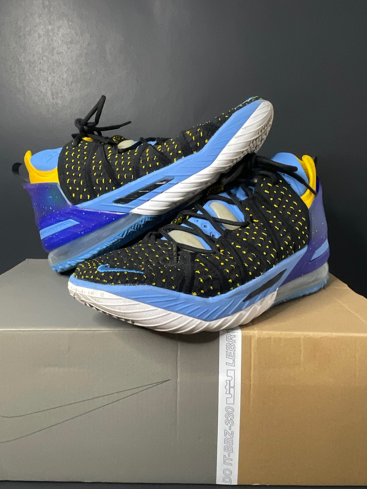 Nike LeBron 18 │ Men's Basketball Shoes Size 10.5 Gem