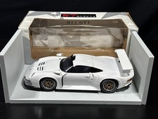 UT Models 1:18 Scale  Porsche 911 GT1 White Diescast 1996
