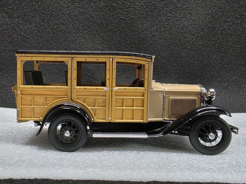 1:24 Danbury Mint 1931 Ford Station Wagon "Woody" - Missing Pieces / Broken