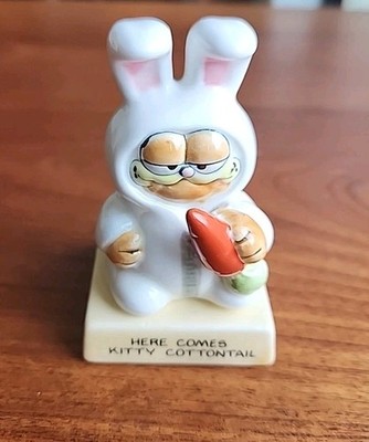 Vintage 1982 Enesco Garfield Here Comes Kitty Cottontail Easter Ceramic Figure