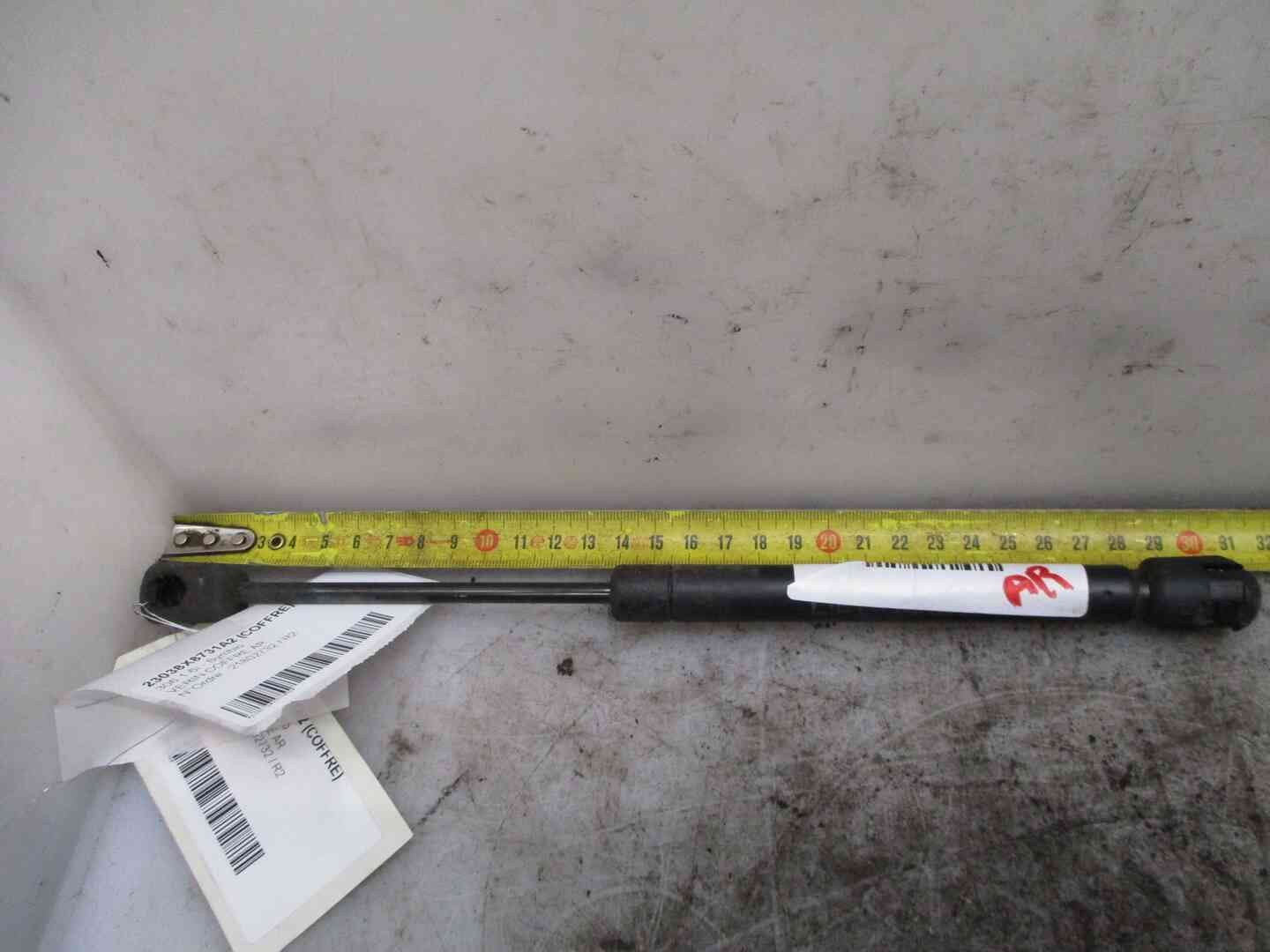 Verin coffre arriere gauche Peugeot 306 BERLINE 8731A2