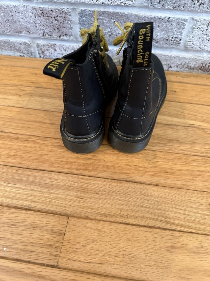 Botas Air Wair Doc Marten’s para niños jóvenes talla 13 Foto 4 de 4