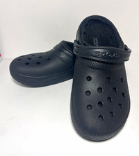 Crocs unisex M7 W9 Black Fleece Lined Clogs Solid Logo Accent Casual Fall/Winter