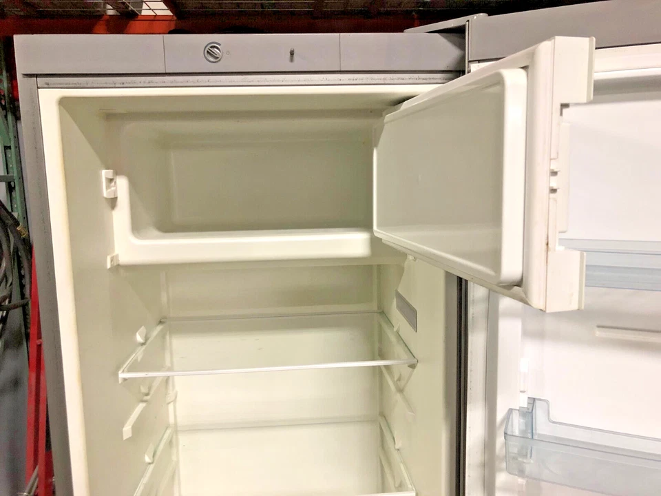 🔥 IsoTherm 12v y 24v tamaño completo cámper furgoneta VOLT refrigerador con capacidad solar (So-Cal) Foto 3 de 4