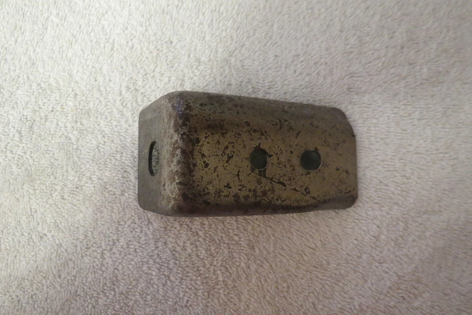 Soporte delantal guardabarros derecho Ford Escort 1991-2003 nuevo OEM F1CZ-16A023-A #972 Foto 4 de 4