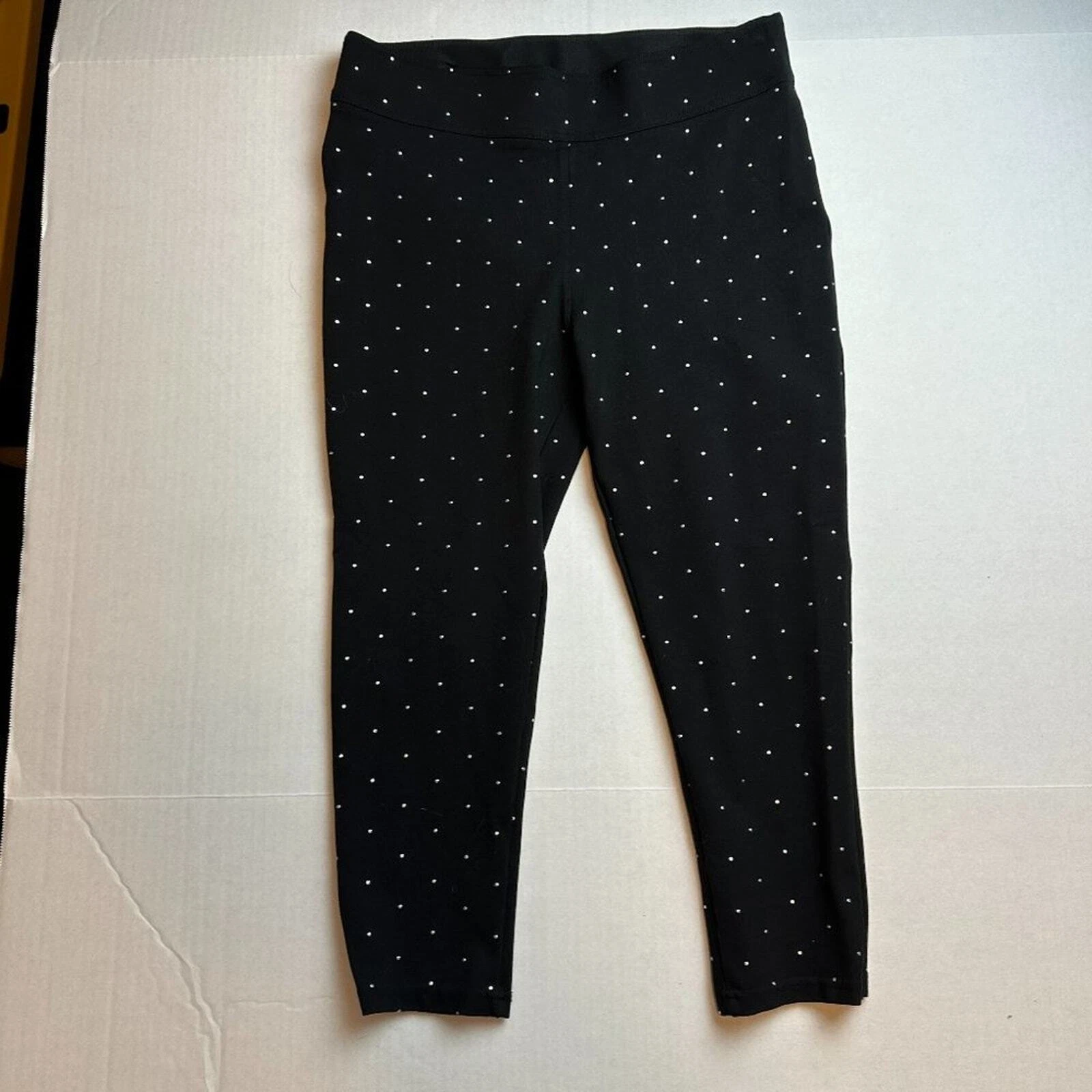 Nygard Slims Women's Stretchy Straight Leg Capri Pant SIze M/M