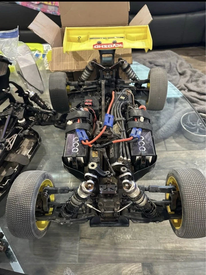 Buggy de carreras Kyosho TKI2-SANWA M17 configuración completa Foto 3 de 4