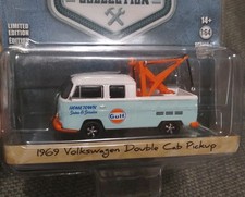 1969 VOLKSWAGEN DOUBLE CAB TOW TRUCK "GULF" 1/64 DIECAST CAR GREENLIGHT 35220-B
