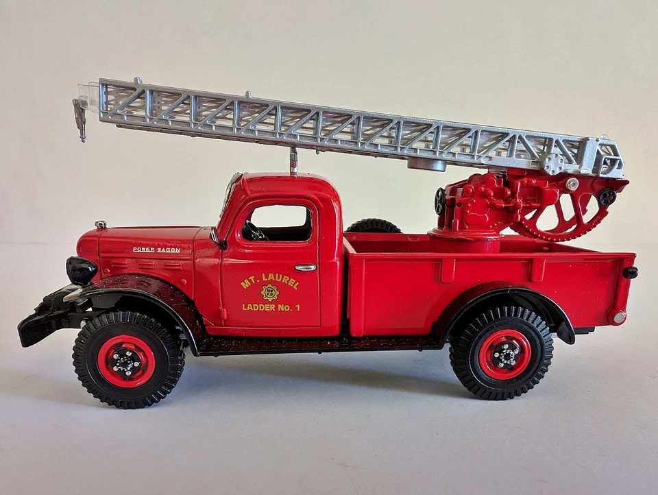 Matchbox Models of Yesteryear Code2- YFW-12 1946 Dodge Power Wagon Fire Engine - Image 3 of 4
