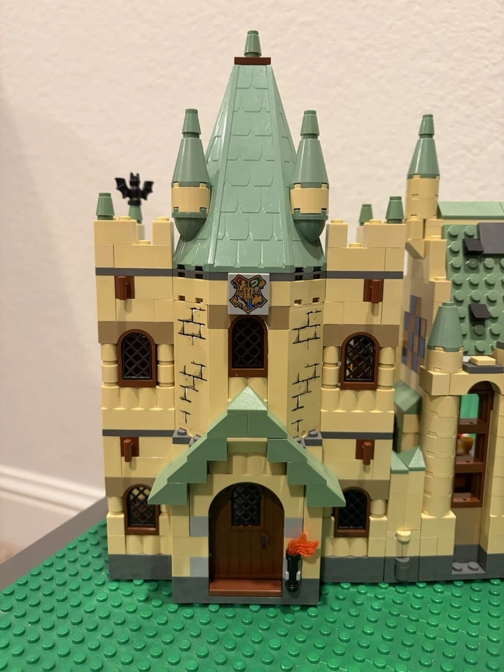 LEGO Harry Potter: Castillo de Hogwarts (4842) Completo con Ginny Extra Foto 2 de 4