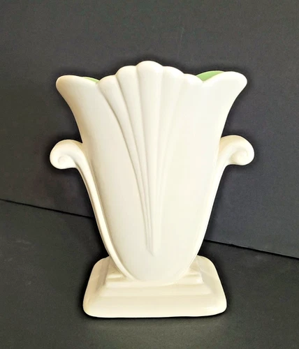 Vintage Redwing USA 886 Art Deco Pottery Tulip Vase Cream With Green Interior