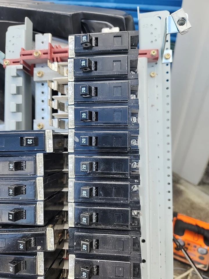  面板带断路器 (37)  — 第 3/4 张图片