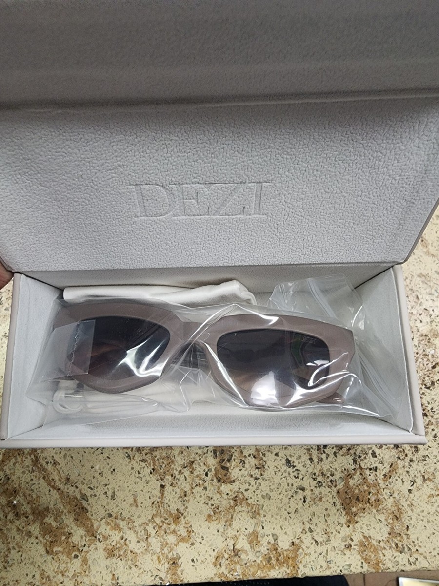 Dezi ON READ × 1
MATTE STONE / TERRA COTTA FADED dezi on read matte stone sunglasses Like new | Mercari main image 3
