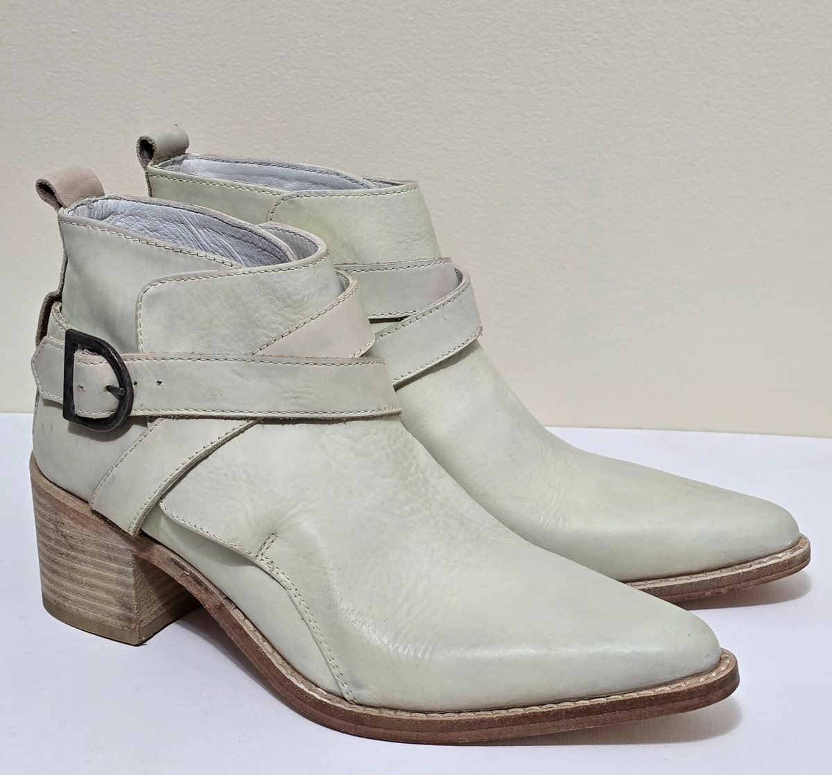 Free People Western Ankle Booties Sz Ivory White Leather Buckle