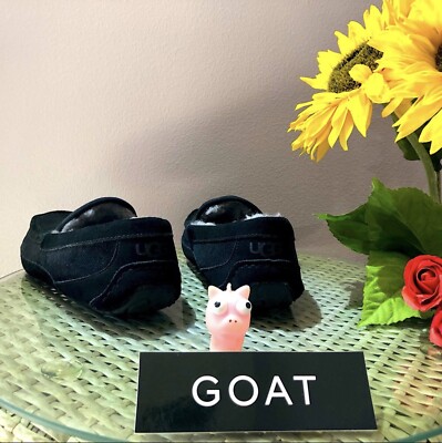 UGG Ascot Corduroy II Black Slippers Size 10 Men display picture 1