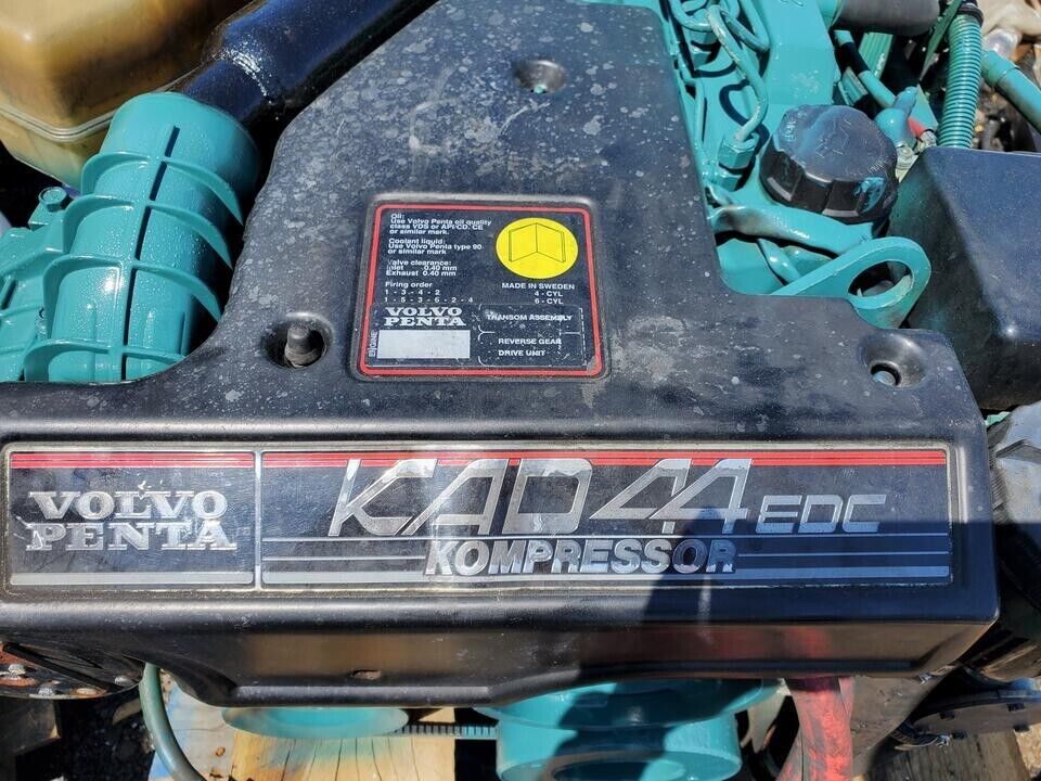 Volvo Penta KAD44 EDC 260 HP Marine Diesel Engine w/ Duo Volvo Penta KAD44 EDC 260 HP Marine Diesel Engine w/ Duo