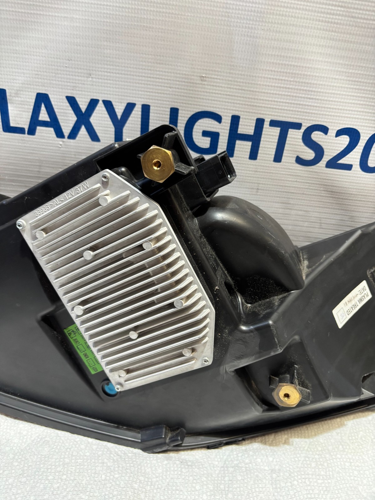 2017  -  2023    ASTON MARTIN DB11 HEADLIGHT RGHT PASSENGER RG-300