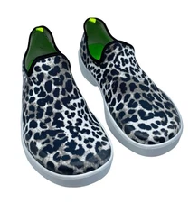 OOFOS OOmg EeZee Low Womens Sz 9.5 Leopard Cheetah Print Slip On Recovery Shoes