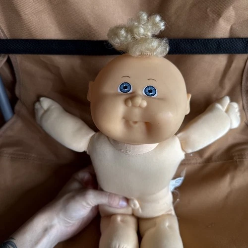 1989 Coleco Hasbro Cabbage Patch Kid Blonde Tuft Hair, blue eyes VINTAGE