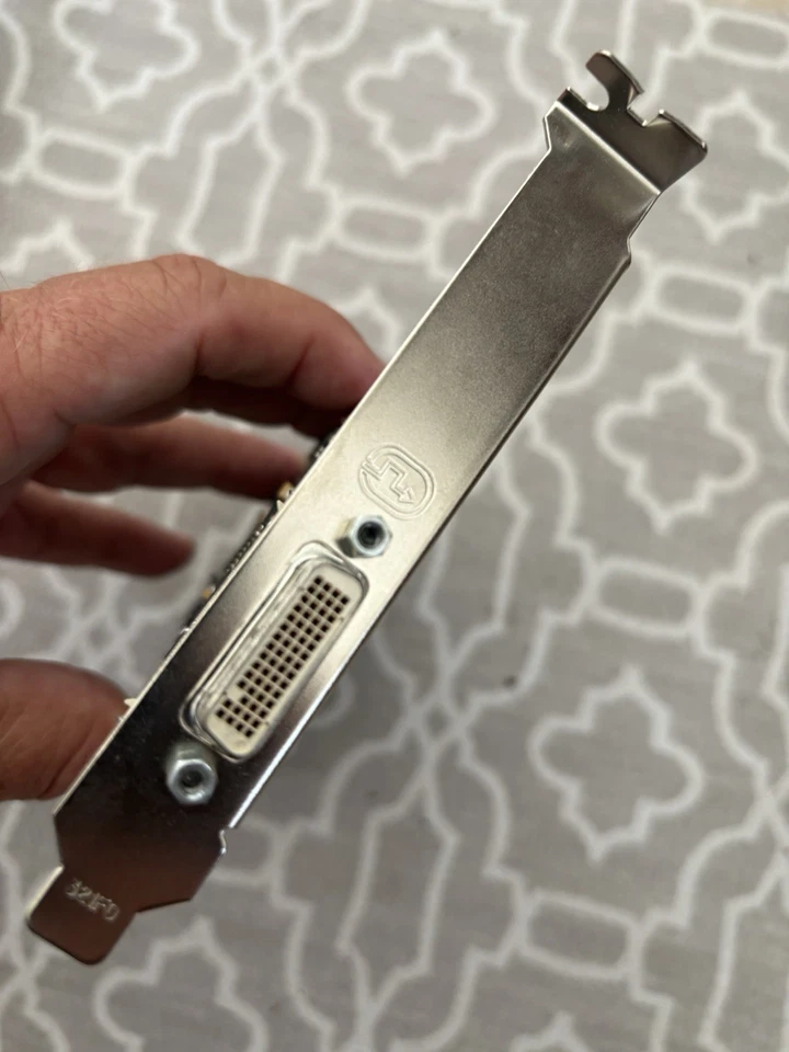 Dell F9595 RADEON X600 256MB PCI-E Video Card - Image 3 of 3