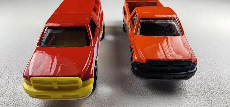 Hot Wheels Vtg. 1995 * Dodge Ram Truck * Lot of 2 Mattel 1:64 Scale and 1998 - Image 3 of 4