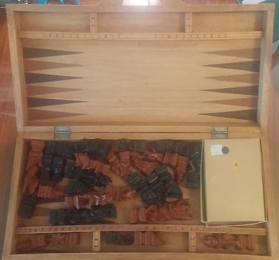 MAGNIFIQUE JEU D'ÉCHECS asiatique en bois sculpté + Backgammon - Très bon état EUR 89,99 - FR