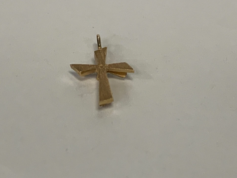 Pingente de ouro amarelo 14k com cruz de diamante - Imagem 4 de 4